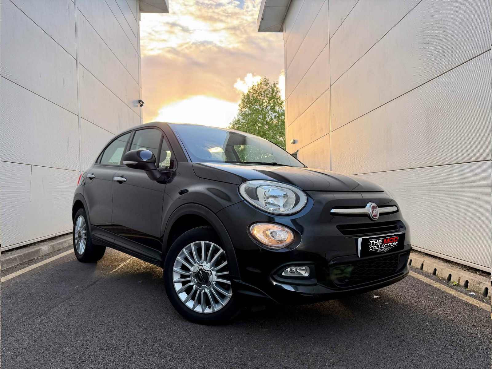 Black Fiat 500X compact crossover